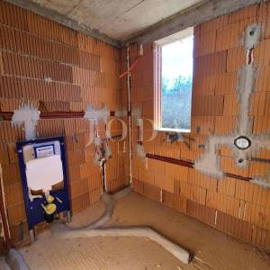 Prodaja kuće u nizu s bazenom