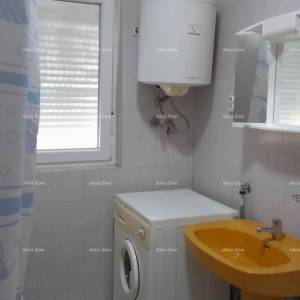 Prodaja, Ližnjan , kuća u nizu sa tri apartmana.