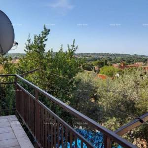 Prodaja, Ližnjan , kuća u nizu sa tri apartmana.