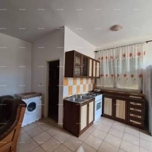 Prodaja, Ližnjan , kuća u nizu sa tri apartmana.