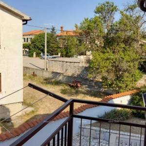 Prodaja, Ližnjan , kuća u nizu sa tri apartmana.