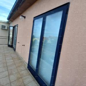 Prodaja, Ližnjan , kuća u nizu sa tri apartmana.