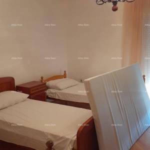 Prodaja, Ližnjan , kuća u nizu sa tri apartmana.