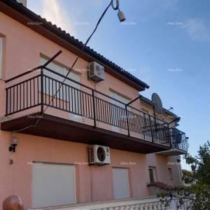 Prodaja, Ližnjan , kuća u nizu sa tri apartmana.