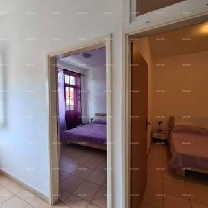 Prodaja, Ližnjan , kuća u nizu sa tri apartmana.