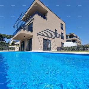 Prodaja luksuznog, dvoetažnog stana s bazenom, Tar! S2