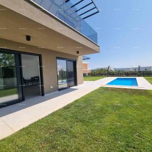 Prodaja luksuznog, dvoetažnog stana s bazenom, Tar! S2