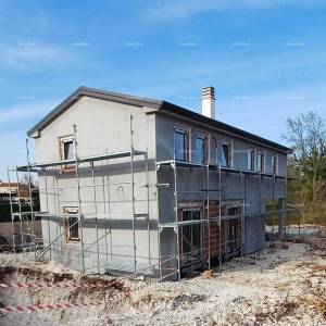 Prodaja moderne kuće s bazenom u mirnom i lijepom istarskom mjestu,  Svetvinčenat!