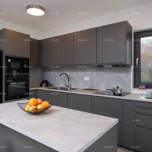 Prodaja novoizgrađene, moderno opremljene kuće sa bazenom, Rakalj!