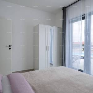 Prodaja novoizgrađene, moderno opremljene kuće sa bazenom, Rakalj!