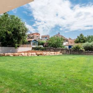 Prodaja obiteljske stambene kuće s bazenom, blizina Poreča!