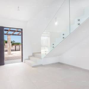 Prodaja obiteljske stambene kuće s bazenom, blizina Poreča!