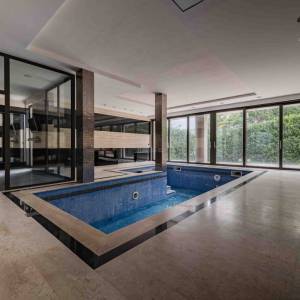 Prodaja ,Prekrižje,novouređena vila 560m2,parking,bazen