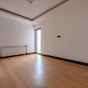 Prodaja ,Prekrižje,novouređena vila 560m2,parking,bazen