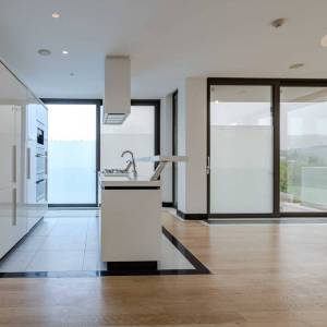 Prodaja ,Prekrižje,novouređena vila 560m2,parking,bazen