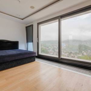 Prodaja ,Prekrižje,novouređena vila 560m2,parking,bazen