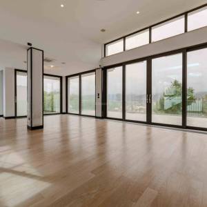 Prodaja ,Prekrižje,novouređena vila 560m2,parking,bazen