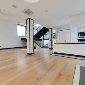 Prodaja ,Prekrižje,novouređena vila 560m2,parking,bazen