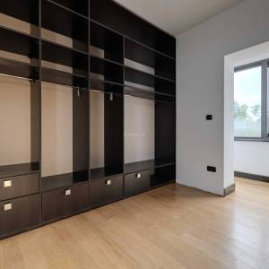 Prodaja ,Prekrižje,novouređena vila 560m2,parking,bazen