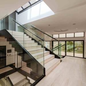 Prodaja ,Prekrižje,novouređena vila 560m2,parking,bazen