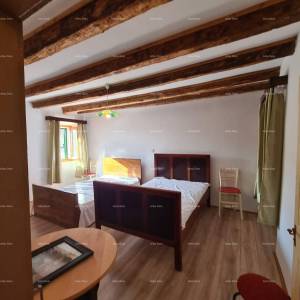 Prodaja - Prelijepa, renovirana istarska kuća u centru, Marčana!