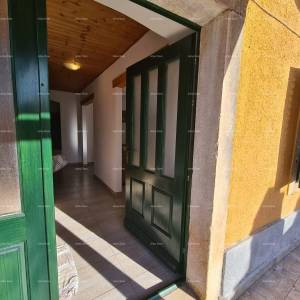 Prodaja - Prelijepa, renovirana istarska kuća u centru, Marčana!