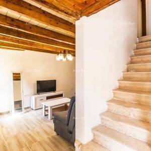 Prodaja - Prelijepa, renovirana istarska kuća u centru, Marčana!