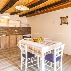 Prodaja - Prelijepa, renovirana istarska kuća u centru, Marčana!