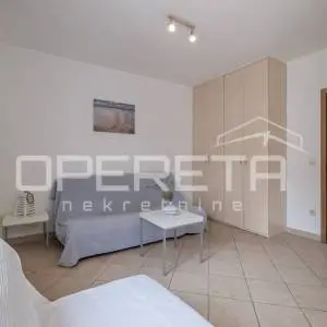 PRODAJA, STAN, CRIKVENICA, CENTAR, 2sobni STAN S VRTOM, 41m2, odmah useljiv, ure