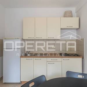 PRODAJA, STAN, CRIKVENICA, CENTAR, 2sobni STAN S VRTOM, 41m2, odmah useljiv, ure