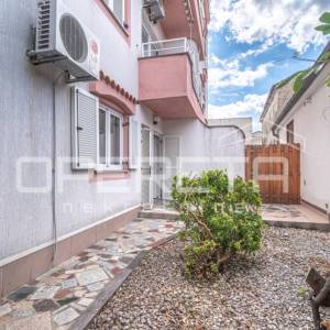 PRODAJA, STAN, CRIKVENICA, CENTAR, 2sobni STAN S VRTOM, 41m2, odmah useljiv, ure