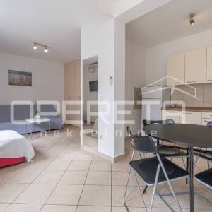 PRODAJA, STAN, CRIKVENICA, CENTAR, 2sobni STAN S VRTOM, 41m2, odmah useljiv, ure