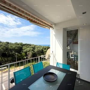 Prodaja- stan s pogledom na more - dvije minute do šetnice Lungomare, Pula!