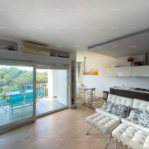 Prodaja- stan s pogledom na more - dvije minute do šetnice Lungomare, Pula!