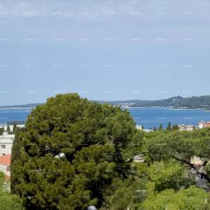 Prodaja- stan s pogledom na more - dvije minute do šetnice Lungomare, Pula!