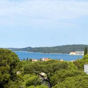 Prodaja- stan s pogledom na more - dvije minute do šetnice Lungomare, Pula!