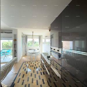 Prodaja- stan s pogledom na more - dvije minute do šetnice Lungomare, Pula!