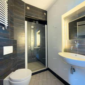 Prodaja- stan s pogledom na more - dvije minute do šetnice Lungomare, Pula!