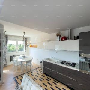 Prodaja- stan s pogledom na more - dvije minute do šetnice Lungomare, Pula!