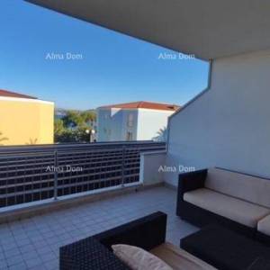 Prodaja - stan u atraktivnom stambenom kompleksu s pogledom na more! 200m od mora i plaža, Umag!