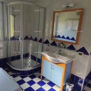 Prodaja - stan u atraktivnom stambenom kompleksu s pogledom na more! 200m od mora i plaža, Umag!