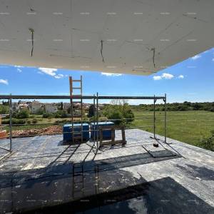 Prodaja stana/penthouse u novogradnji sa velikom terasom, Štinjan!