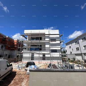 Prodaja stana/penthouse u novogradnji sa velikom terasom, Štinjan!