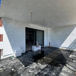 Prodaja stana/penthouse u novogradnji sa velikom terasom, Štinjan!