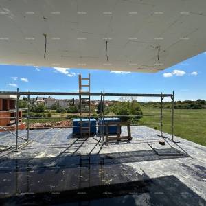 Prodaja stana/penthouse u novogradnji sa velikom terasom, Štinjan!