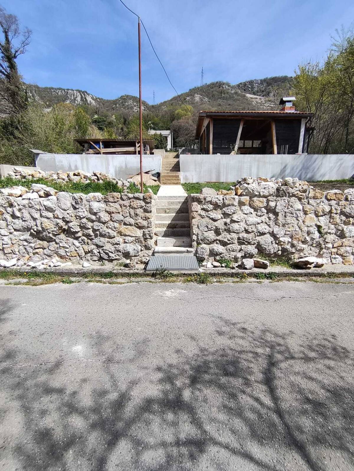 Prodaja zemljišta 1100 kvadrata