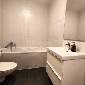 Prodaja,Kruge,trosoban stan-poslovni prostor 95m2,dizalo