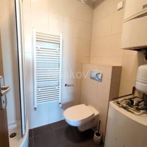 Prodaja,Kruge,trosoban stan-poslovni prostor 95m2,dizalo