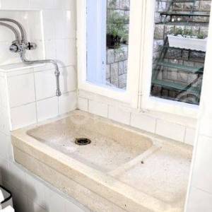 Prodaja,Rab,Autohtona kamena kuća u nizu površine 500m2,prilika