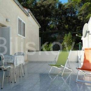 Prodaja,Rab,Autohtona kamena kuća u nizu površine 500m2,prilika